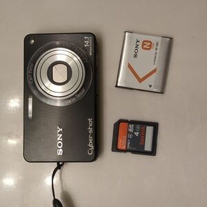 Sony Digital Camera Cybershot DSC-W320 14.1MP Tested + Battery, sd card